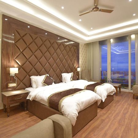 Grand Him Queen Hot And Cold Ac Centralized Dharamshala Ngoại thất bức ảnh