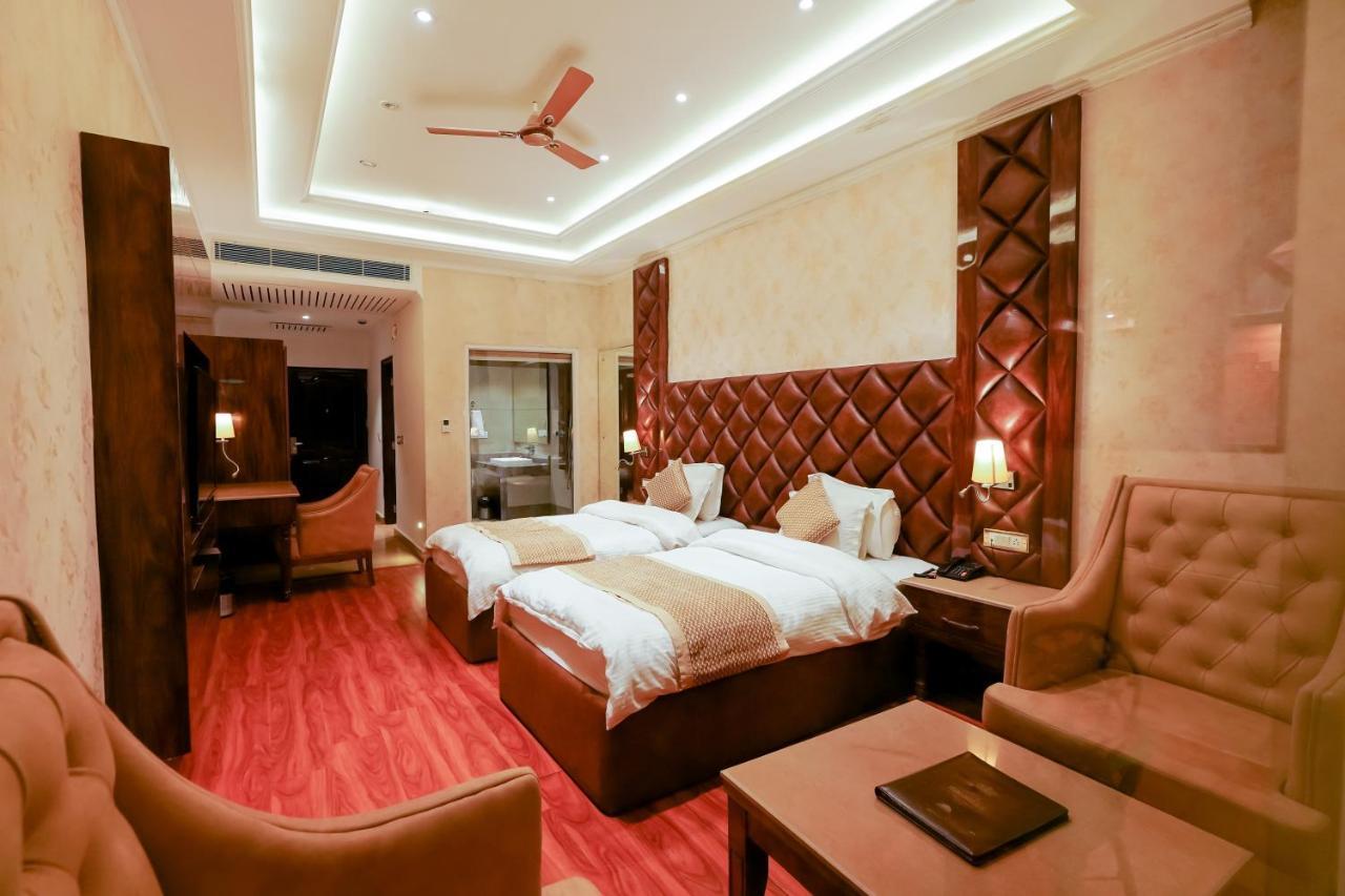 Grand Him Queen Hot And Cold Ac Centralized Dharamshala Ngoại thất bức ảnh